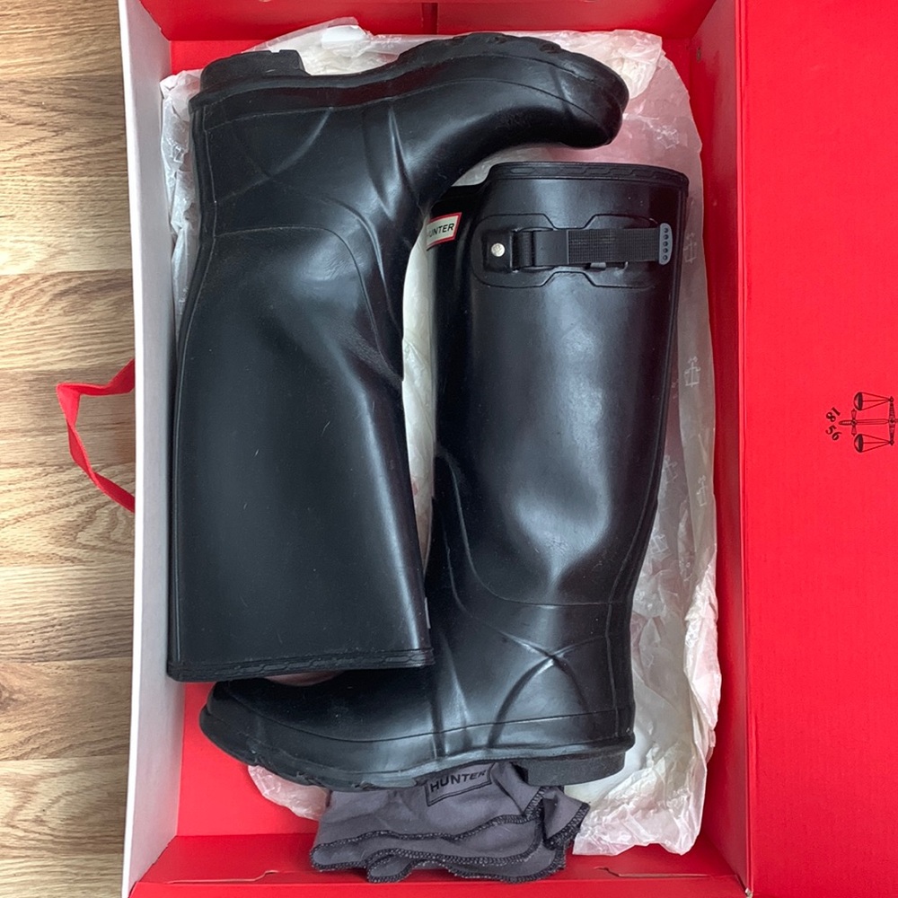Women's Huntress Wide Leg Rain Boots
- Matte Black US9/EU39